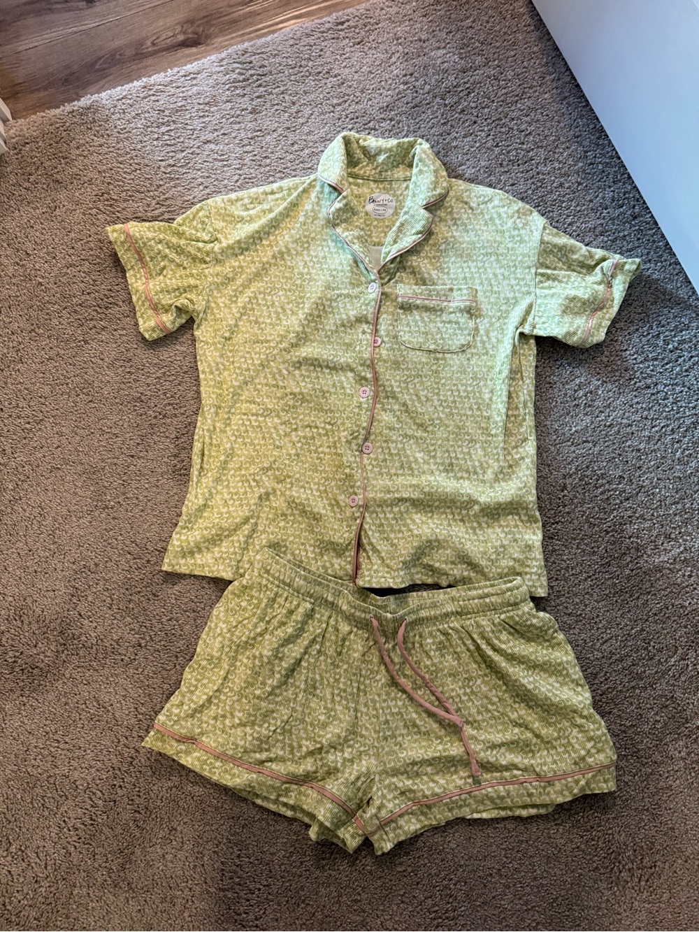 Women's Short-Sleeve Green Pajama Set with Contrast Trim